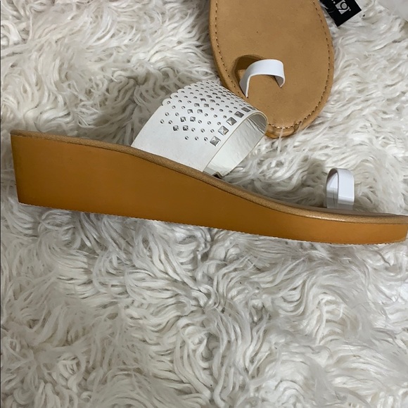 Apt 9 white wedge sandals Size 9/10 💄 - Picture 4 of 4